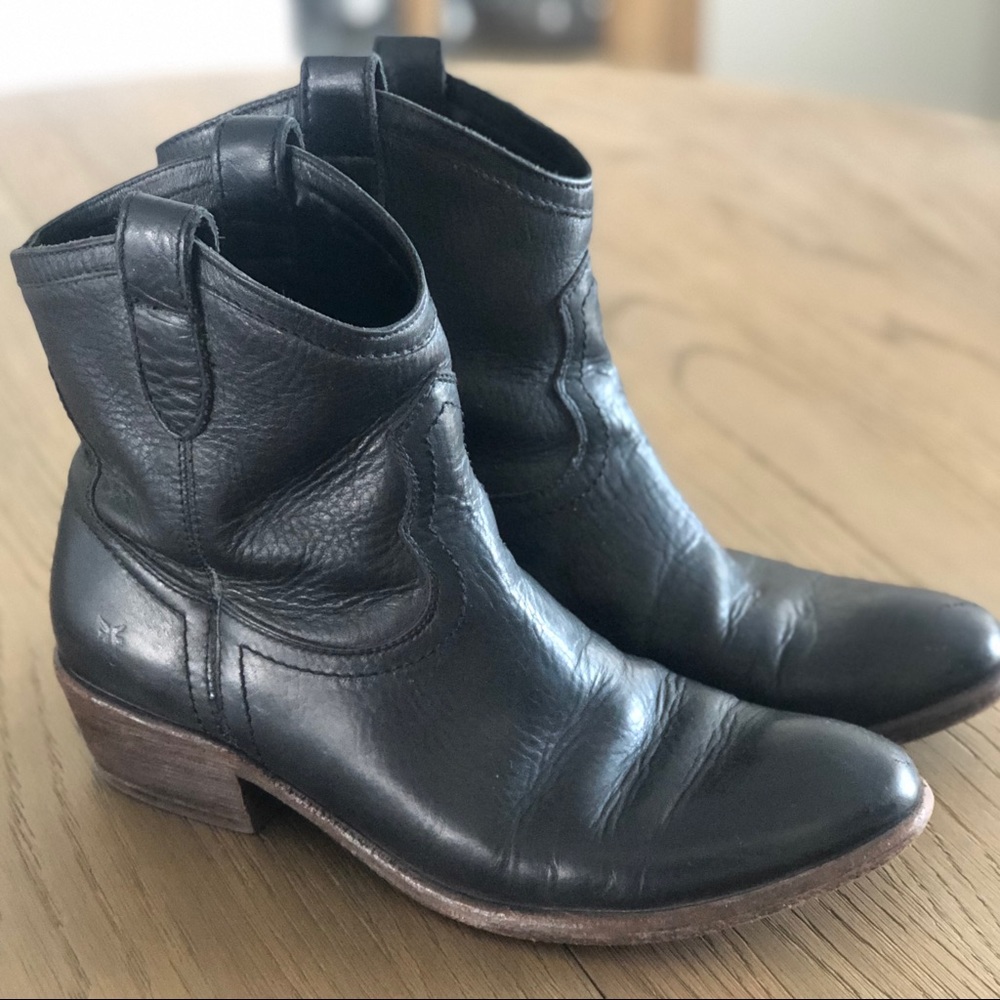 Frye Billy Short in Black